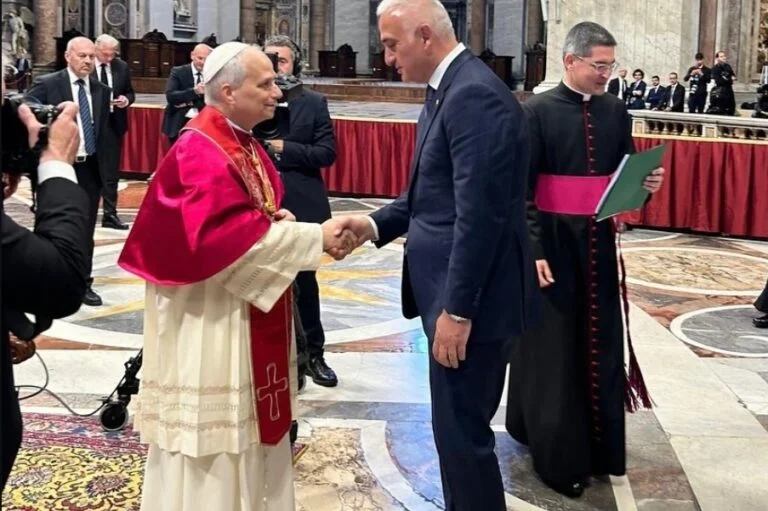 Bakan Ersoy, Papa 14. Leo'nun göreve başlama törenine katıldı