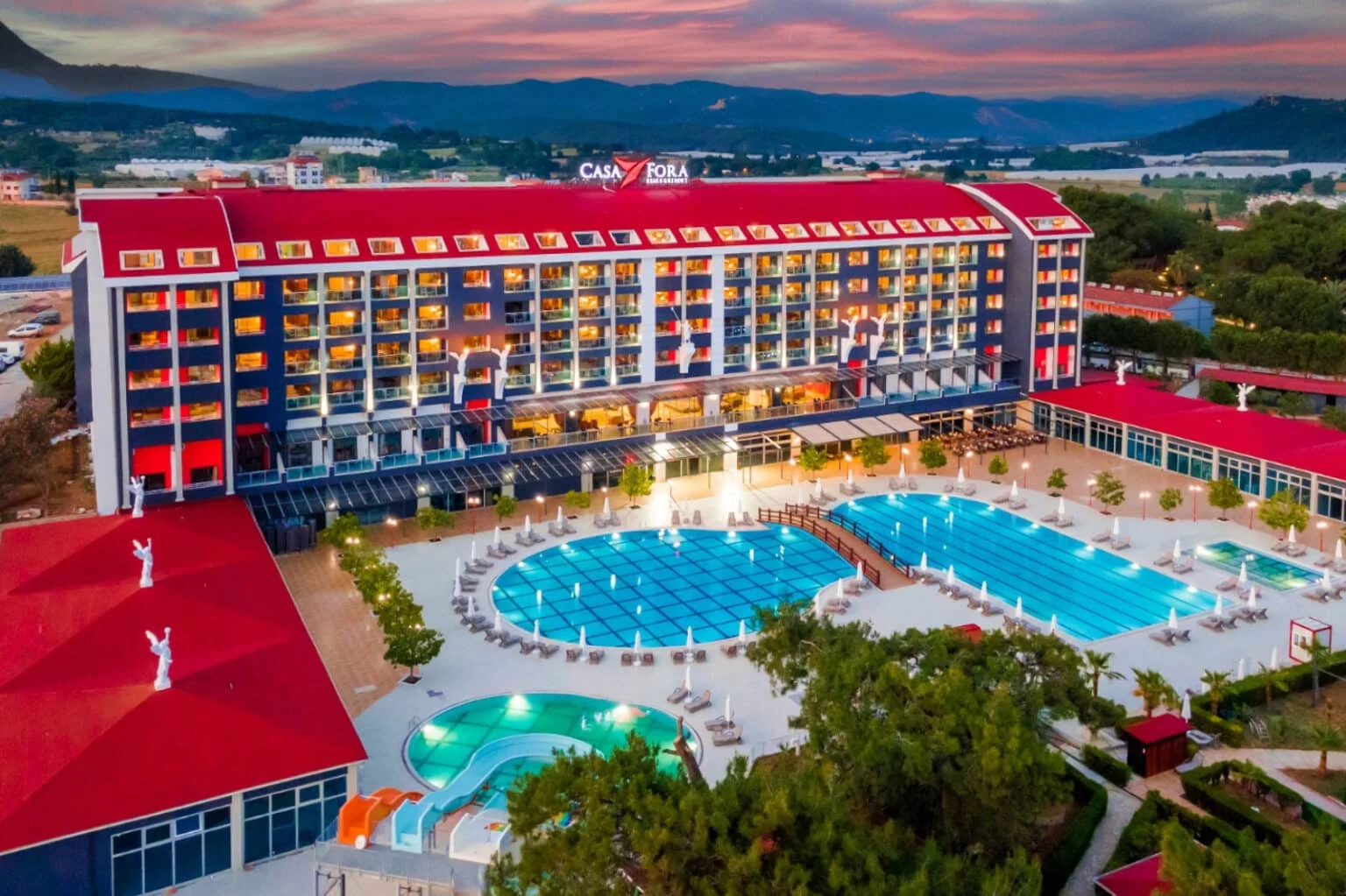 Casa Fora Beach Resort, personeline 4 günlük 5 yıldızlı Kıbrıs tatili hediye etti