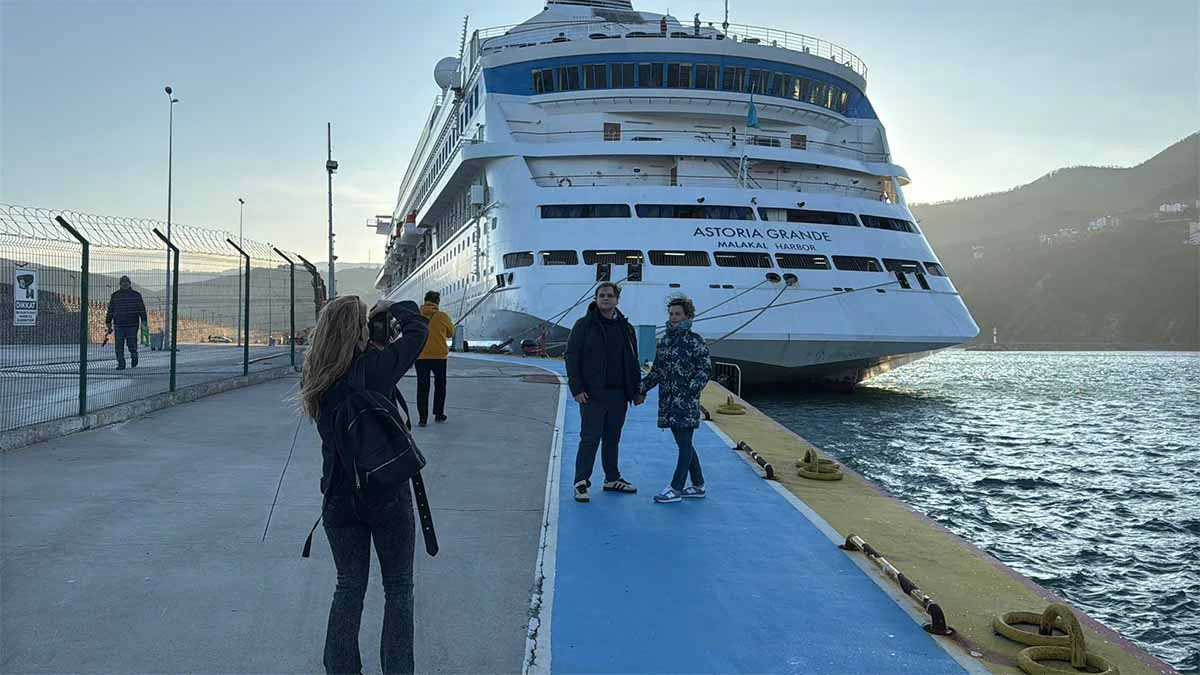Yılın ilk Rus turistleri kruvaziyerle geldi
