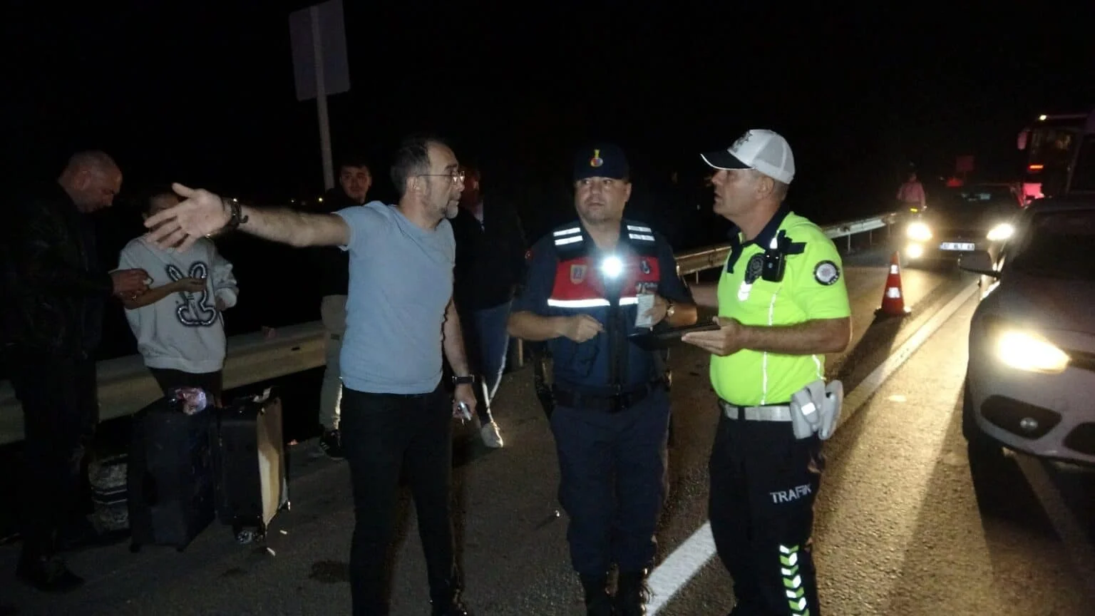 Antalya’da tur minibüsleri çarpıştı, 4'ü turist 6 yaralı
