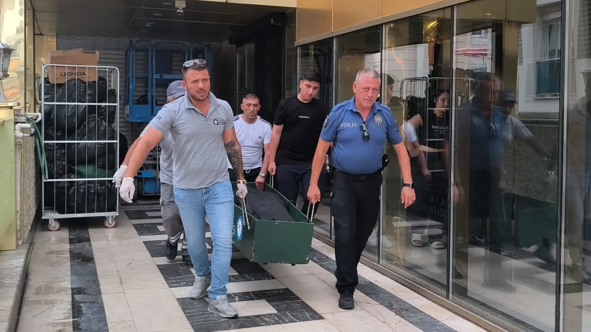 Rus turist Antalya’daki otelin koridorunda hayatını kaybetti