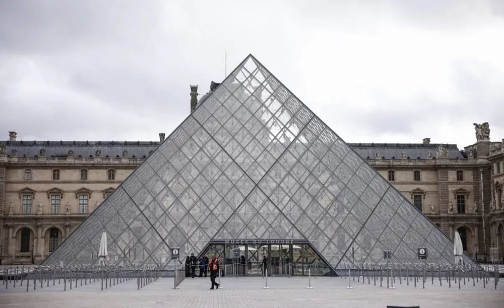 Louvre Müzesi Avrupalı olmayan ziyaretçilerin giriş ücretine yüzde 45 zam yaptı