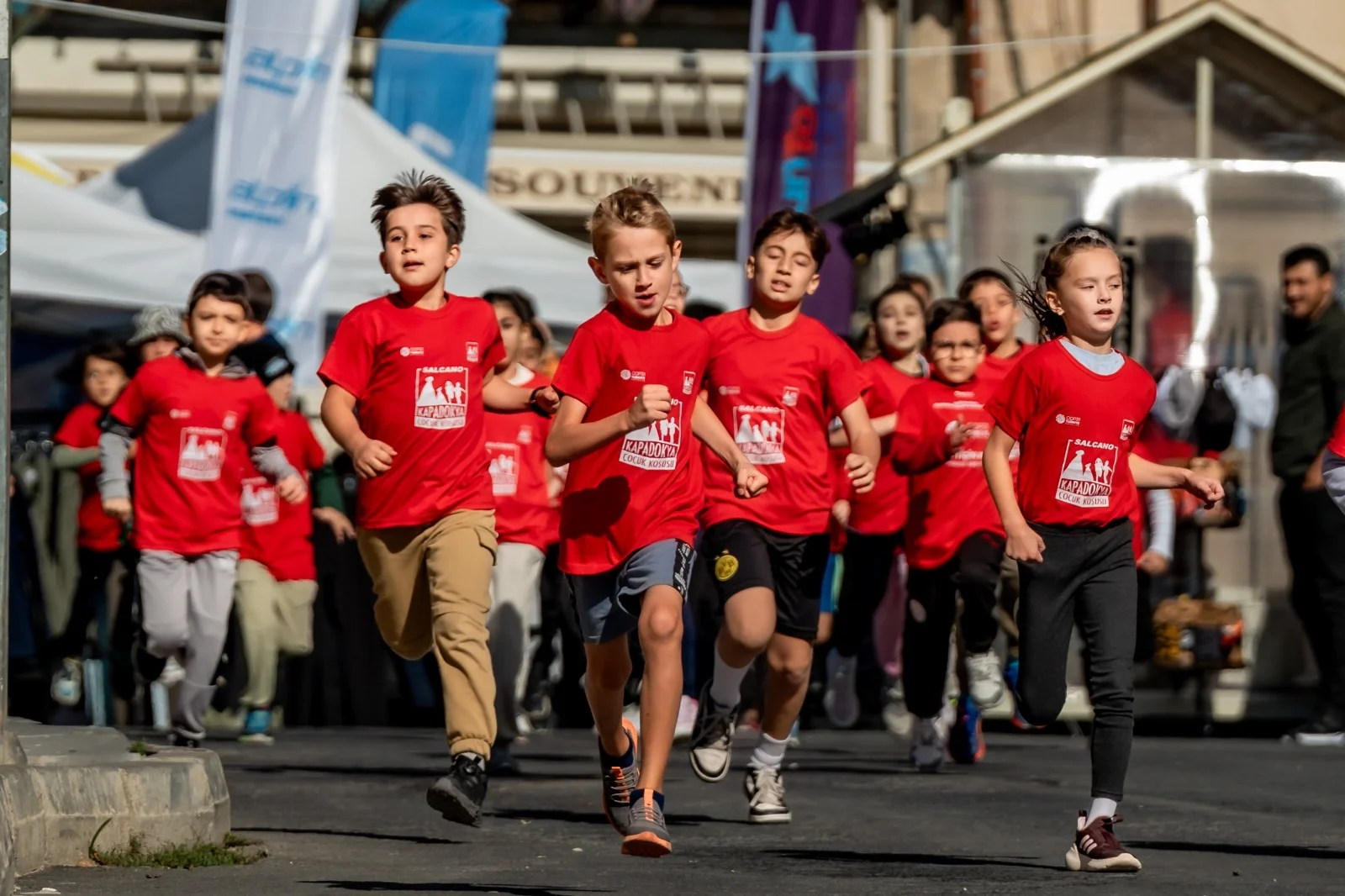 80 ülkeden 3 bin sporcu, Salomon Cappadocia Ultra Trail ile hem yarıştı hem de Türkiye'yi tanıttı