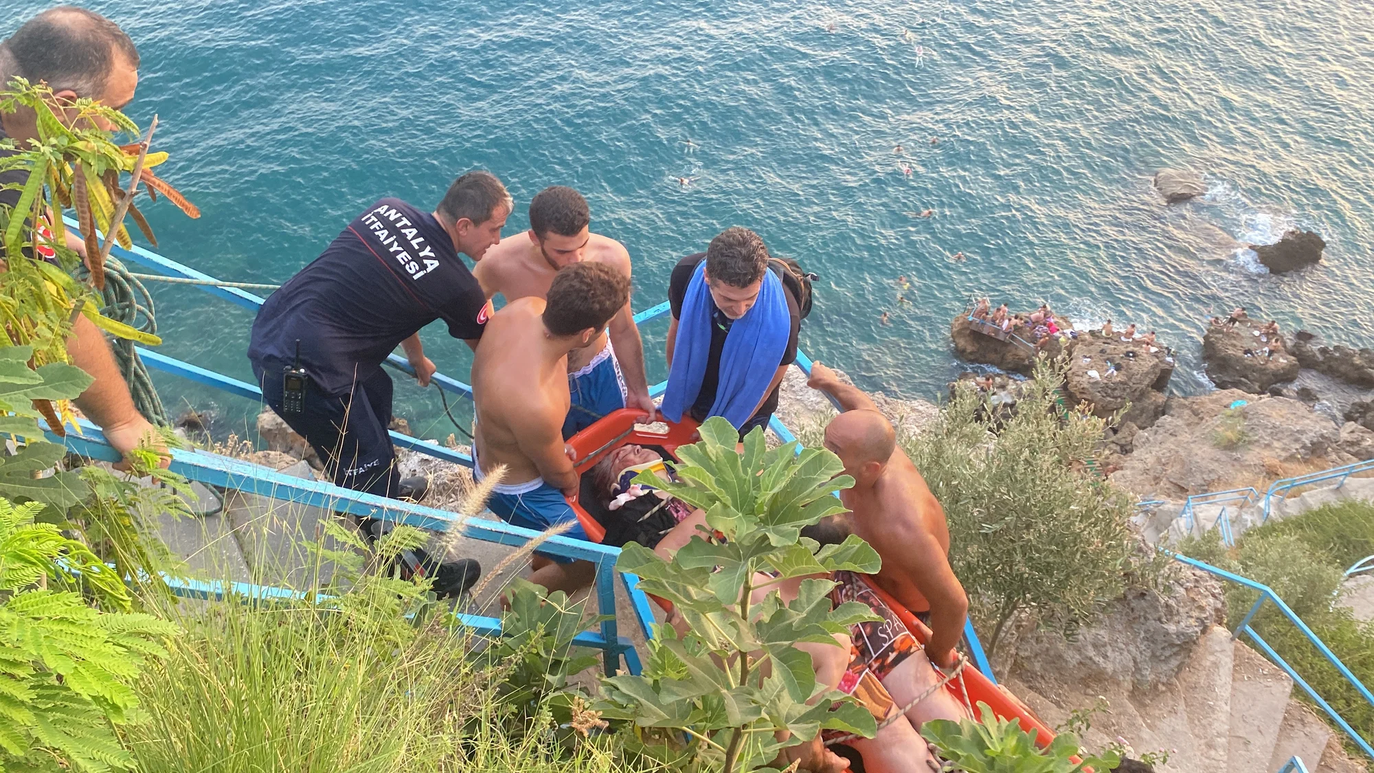 Rus turist, Antalya’da 40 metrelik falezlerden denize düştü