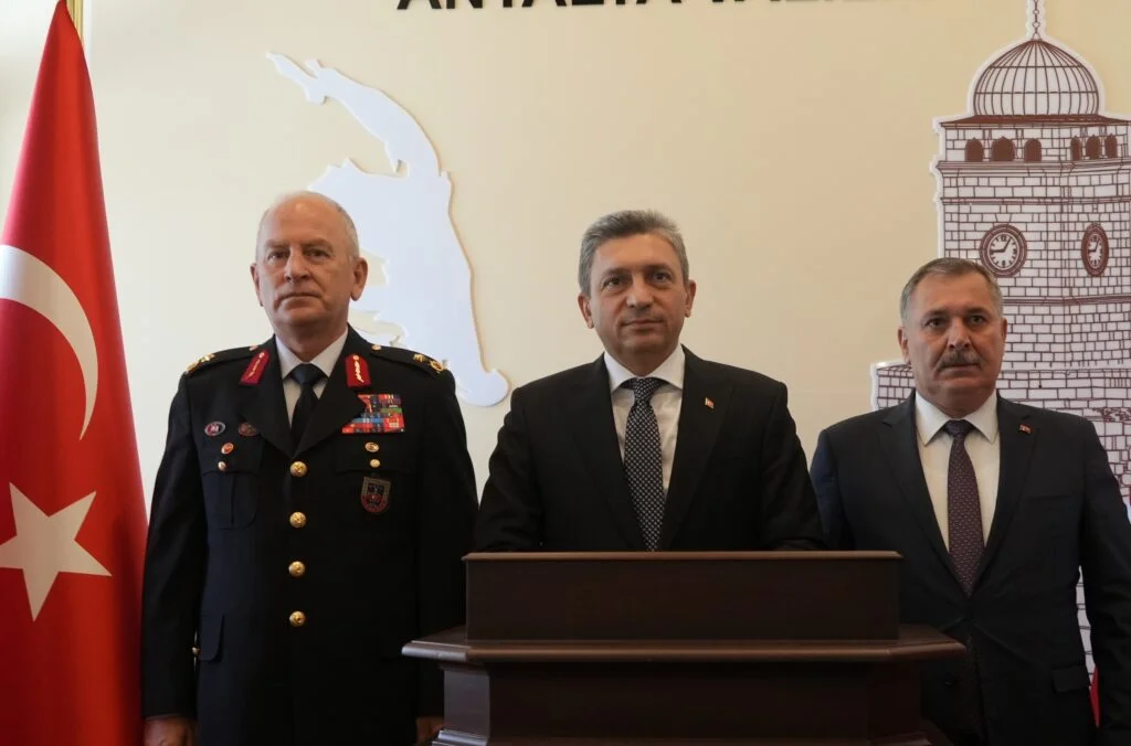 Antalya'da 18 bin turist FTI'ın iflasından etkilendi