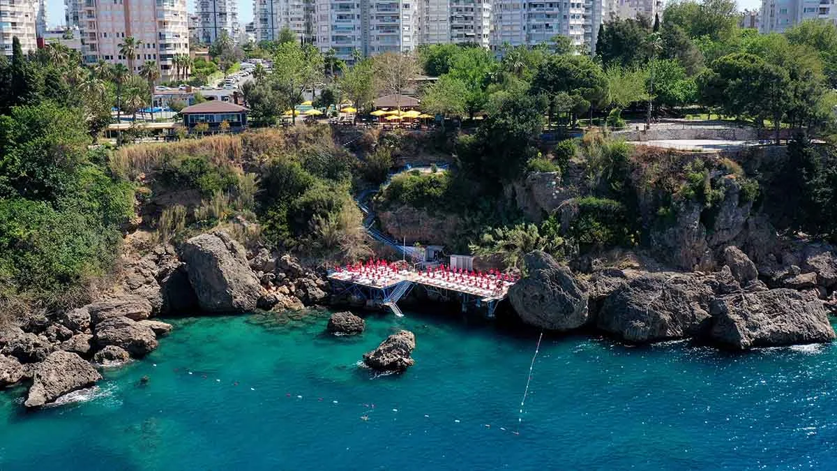 Bakanlık, Antalya’daki ücretsiz plajlar için “kaçak” kararı verdi