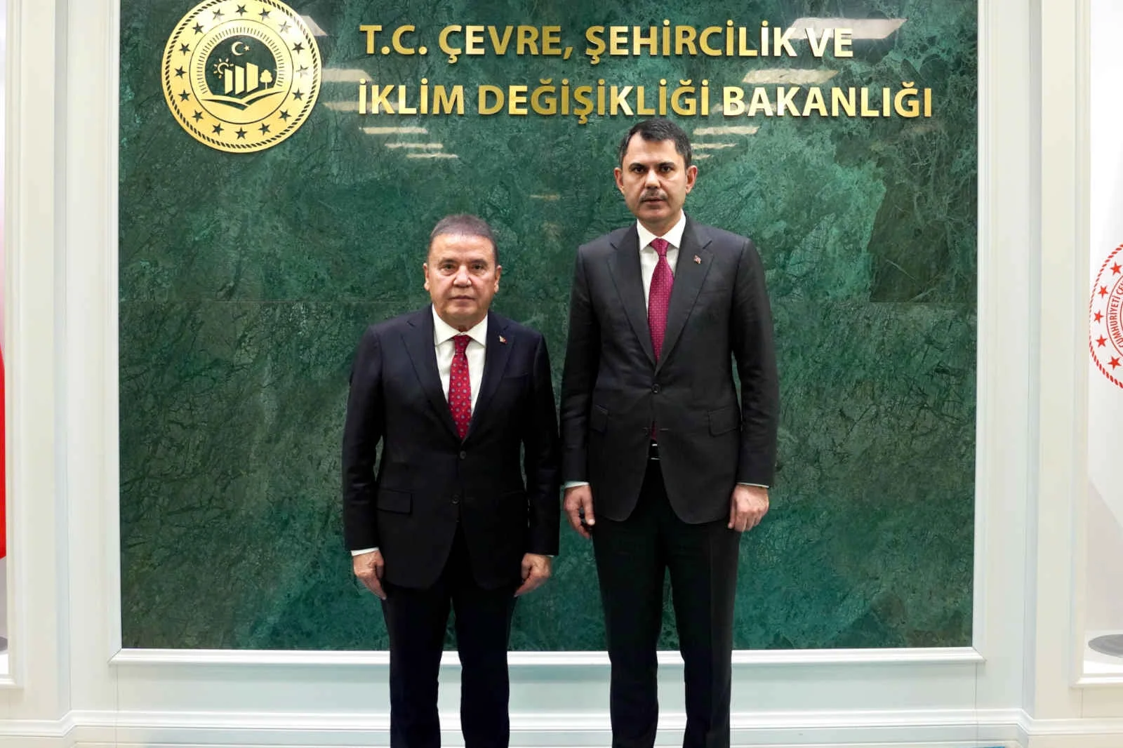 Muhittin Böcek, Antalya turizminin ihtiyaçlarını Bakan Kurum ile paylaştı
