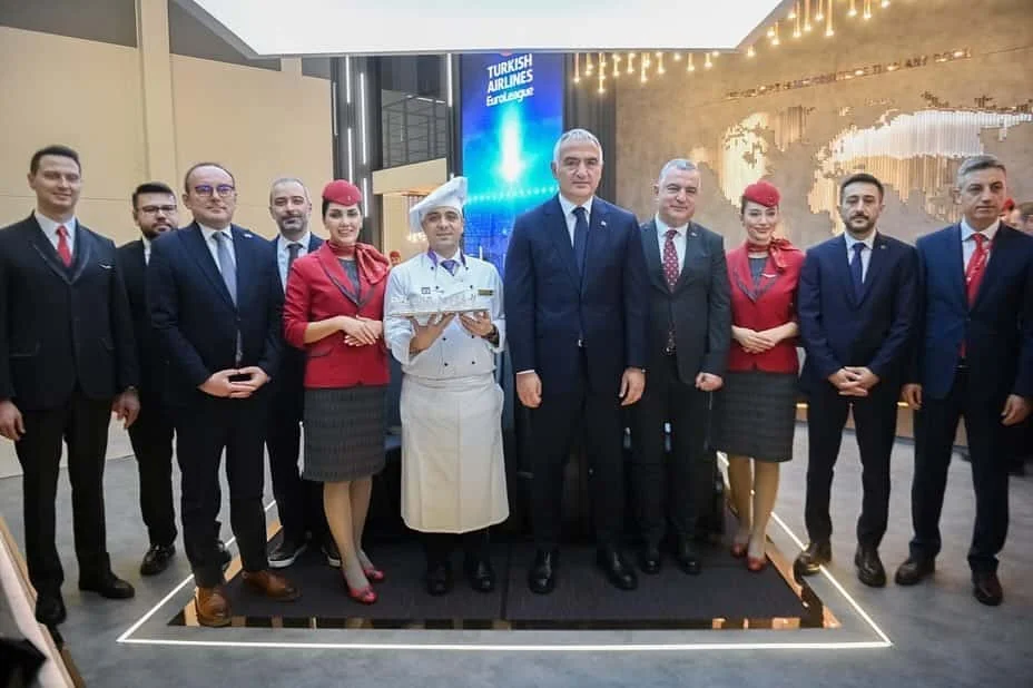 Turizm Bakanı Ersoy ITB Berlin’de turizmcilerin yalnız bırakmadı
