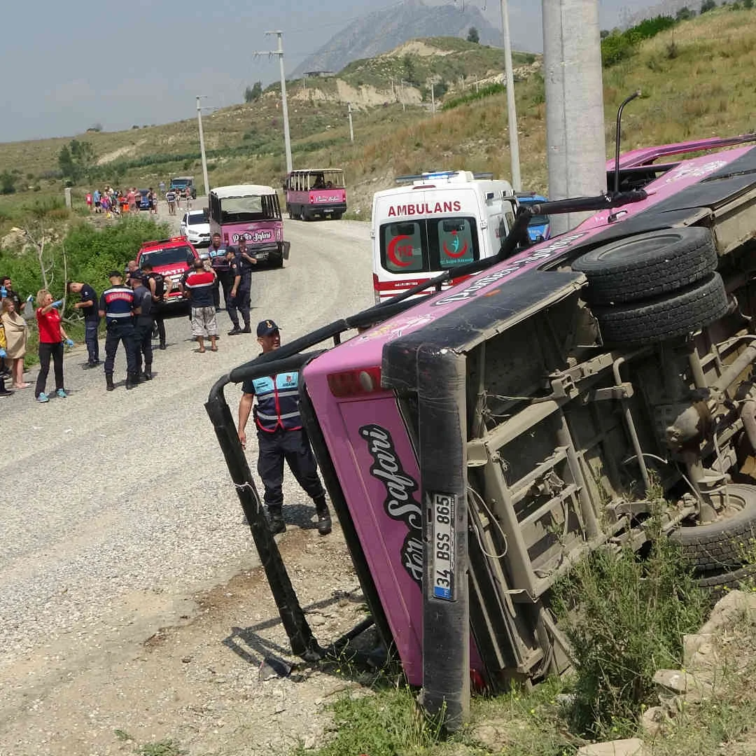 Antalya’da safari araçları çarpıştı: 12’si turist 15 yaralı