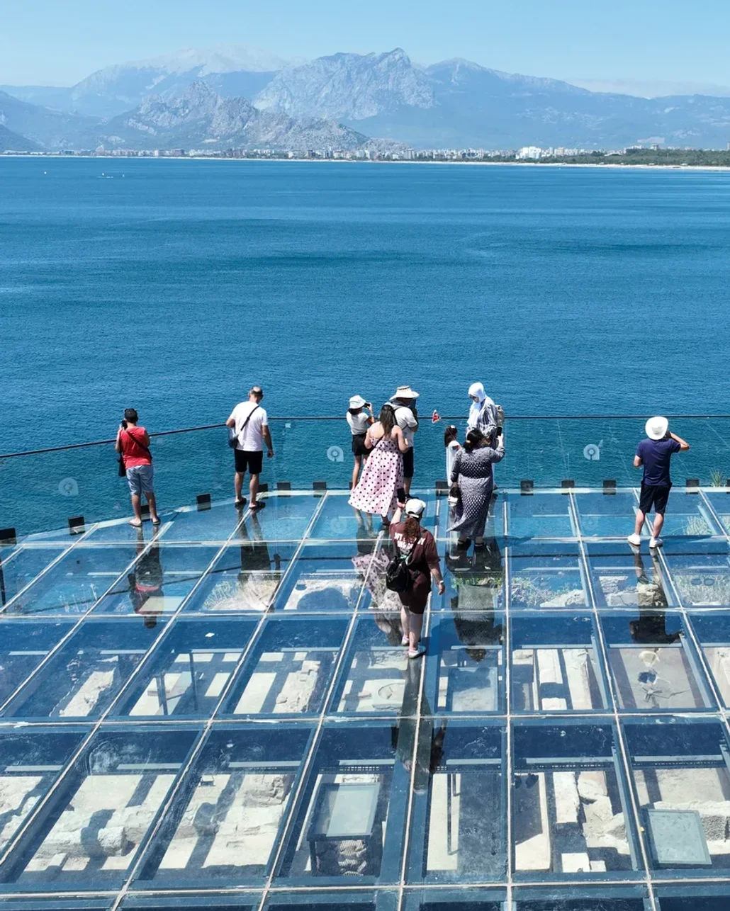 Antalya’nın simge yapılarından Hıdırlık Kulesi, seyir terası ile ziyaretçilerle buluştu