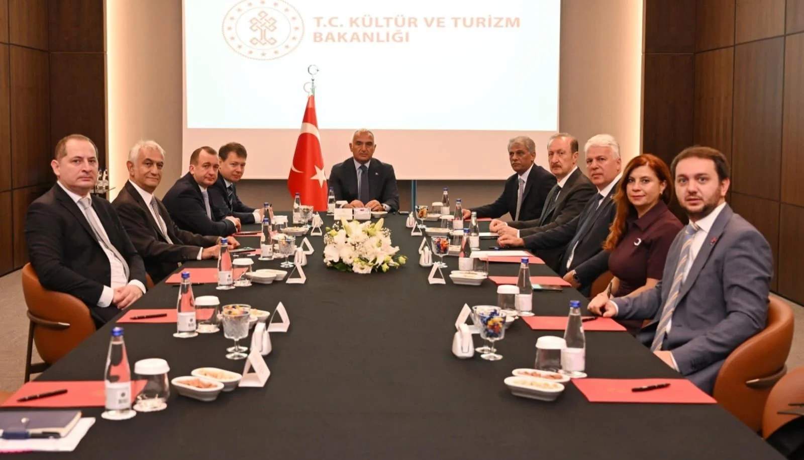 Bakan Ersoy'un Rusya hedefi: Daha fazla uçuş, daha güçlü turizm