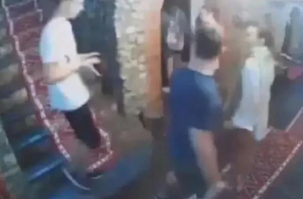 Hesap ödemeden kaçan turistlerin borcunu Başbakan ödedi
