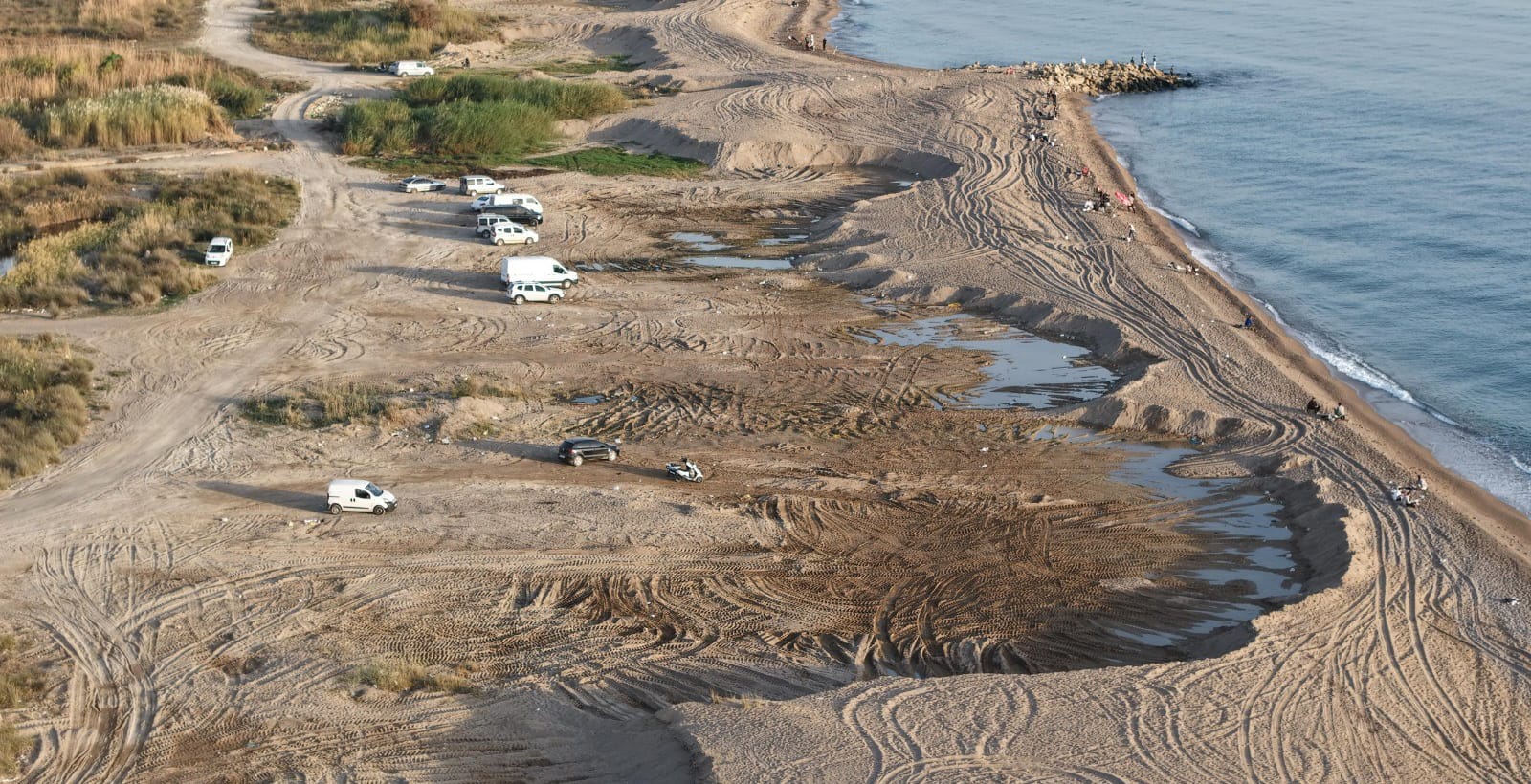 Antalya'da kum hırsızları sahili talan etti 