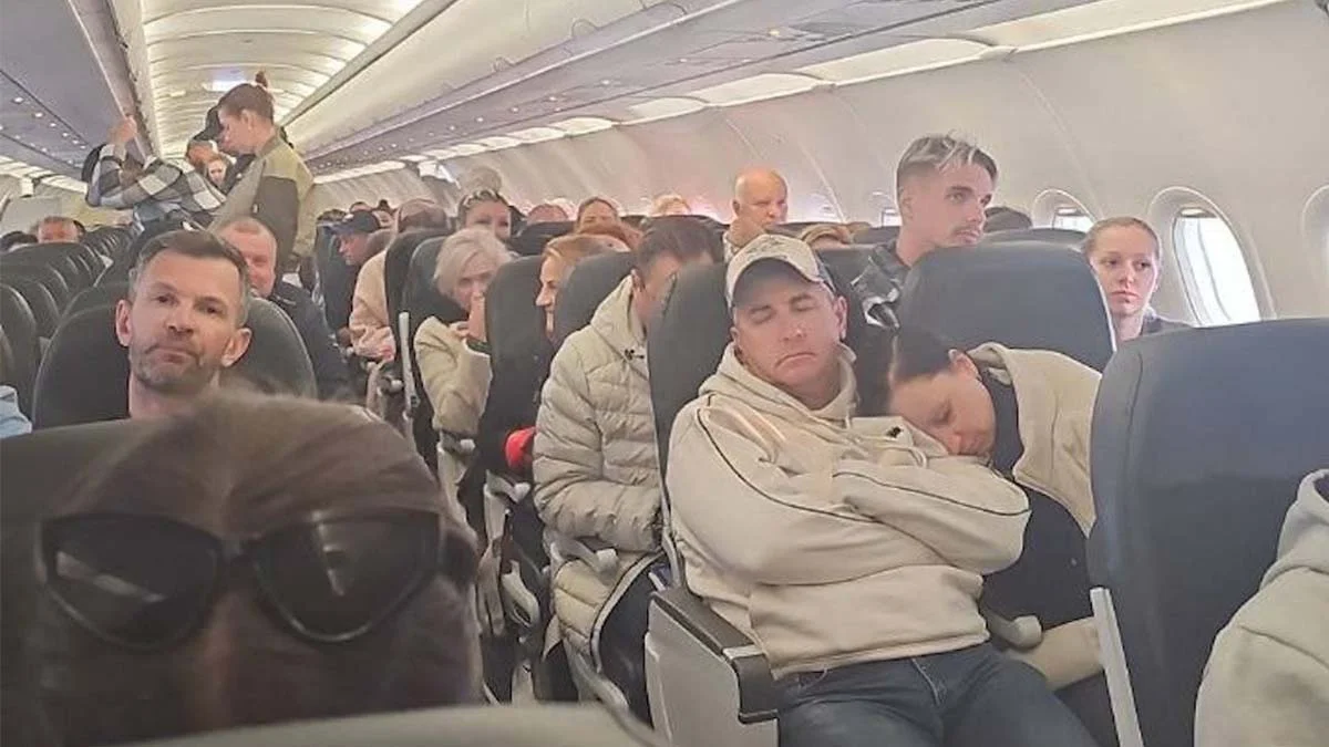 Rus turist dolu uçak, acil iniş yaptığı Polonya’da 13 saat bekletildi