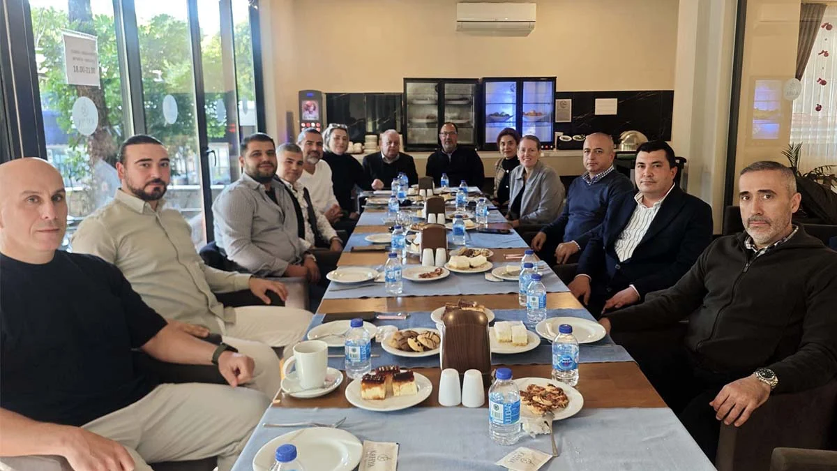 Alanyalı turizmcilerden petrol dolum tesisinin büyütülmesine tepki