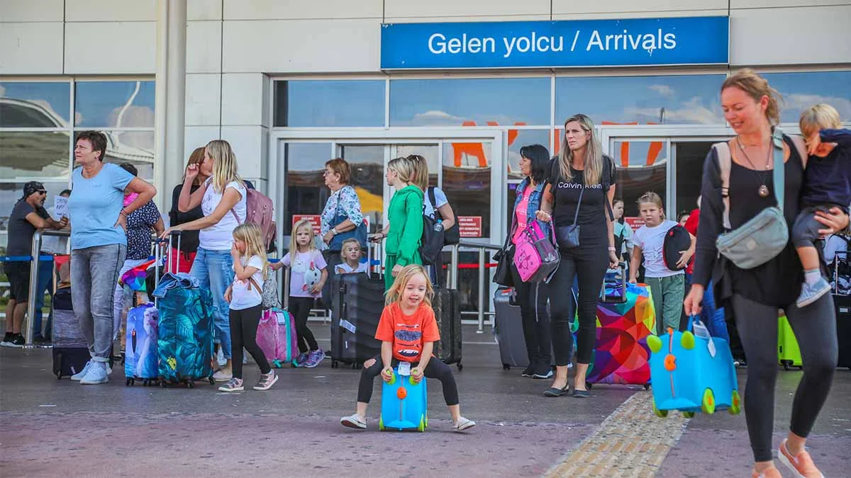 Antalya'ya 3 ayda 855 bin 429 turist geldi, geçen seneye göre %15’lik düşüş var