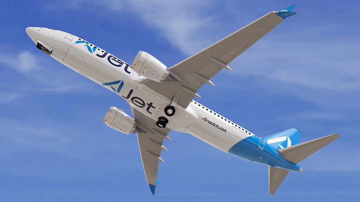 AJet'ten rötar rekoru: Yolcular çileden çıktı