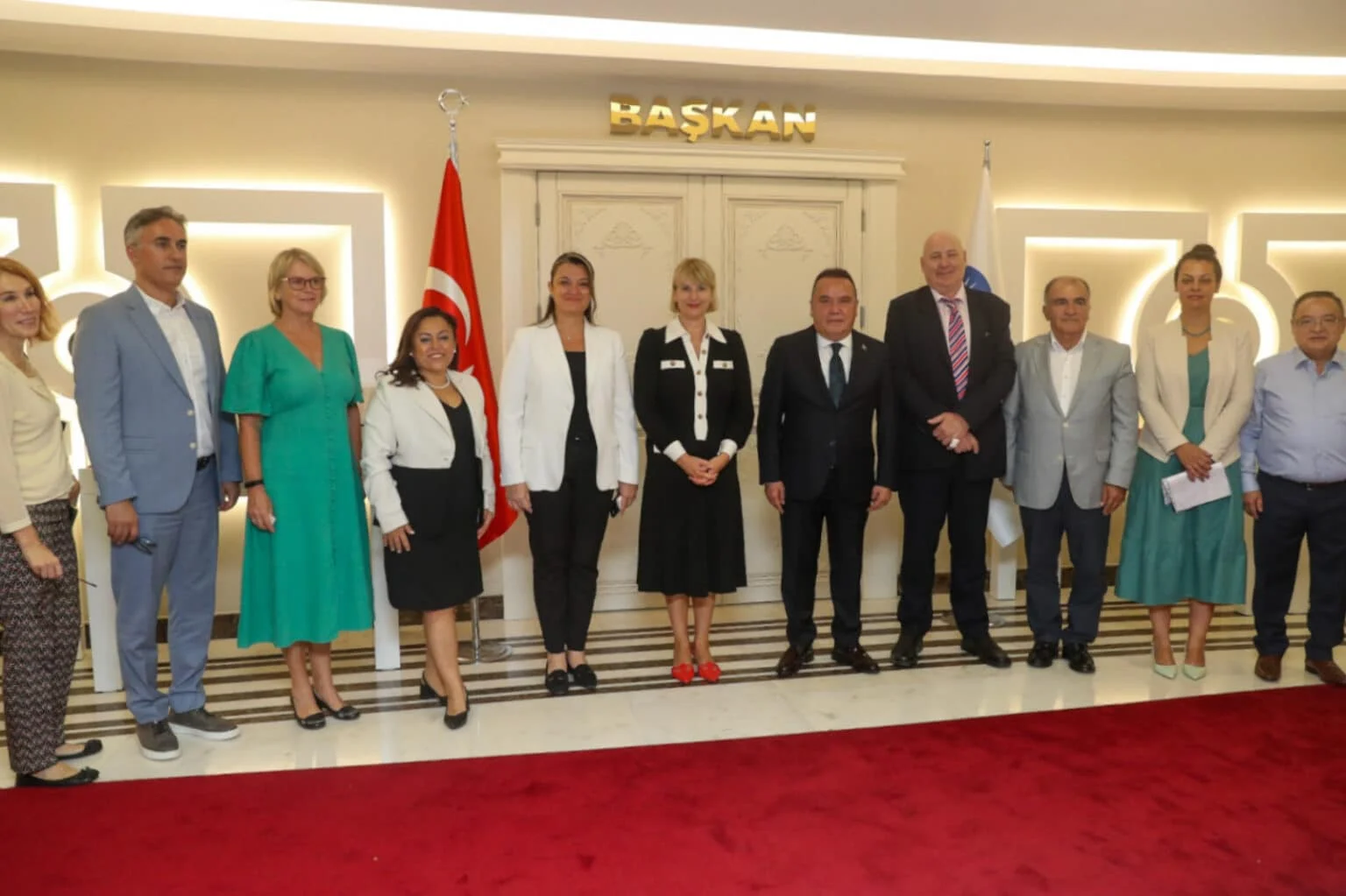 İngiltere Büyükelçisi Morris: “İngiliz turistler Antalya'da mutlu”