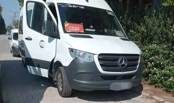 Antalya'da tur minibüsü şoförü aracında ölü bulundu