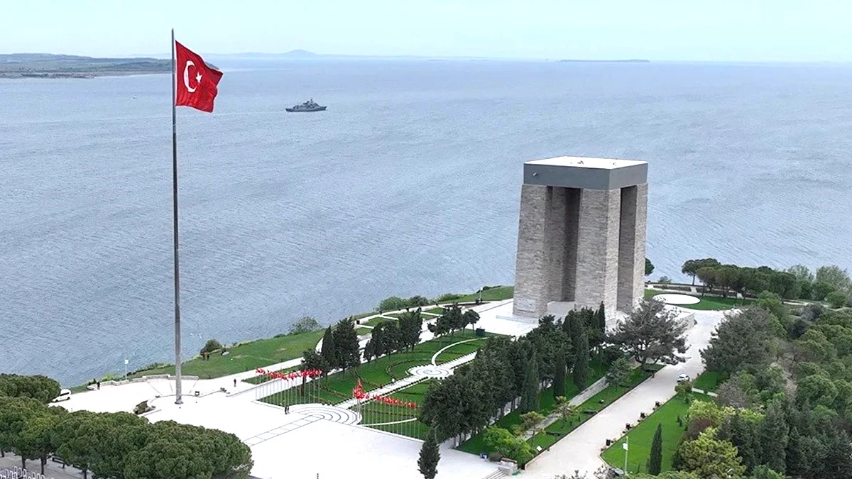 BELGELENDİ: Çanakkale Savaşları’nda Türk askeri, yaralı İngiliz’i sırtında taşımış