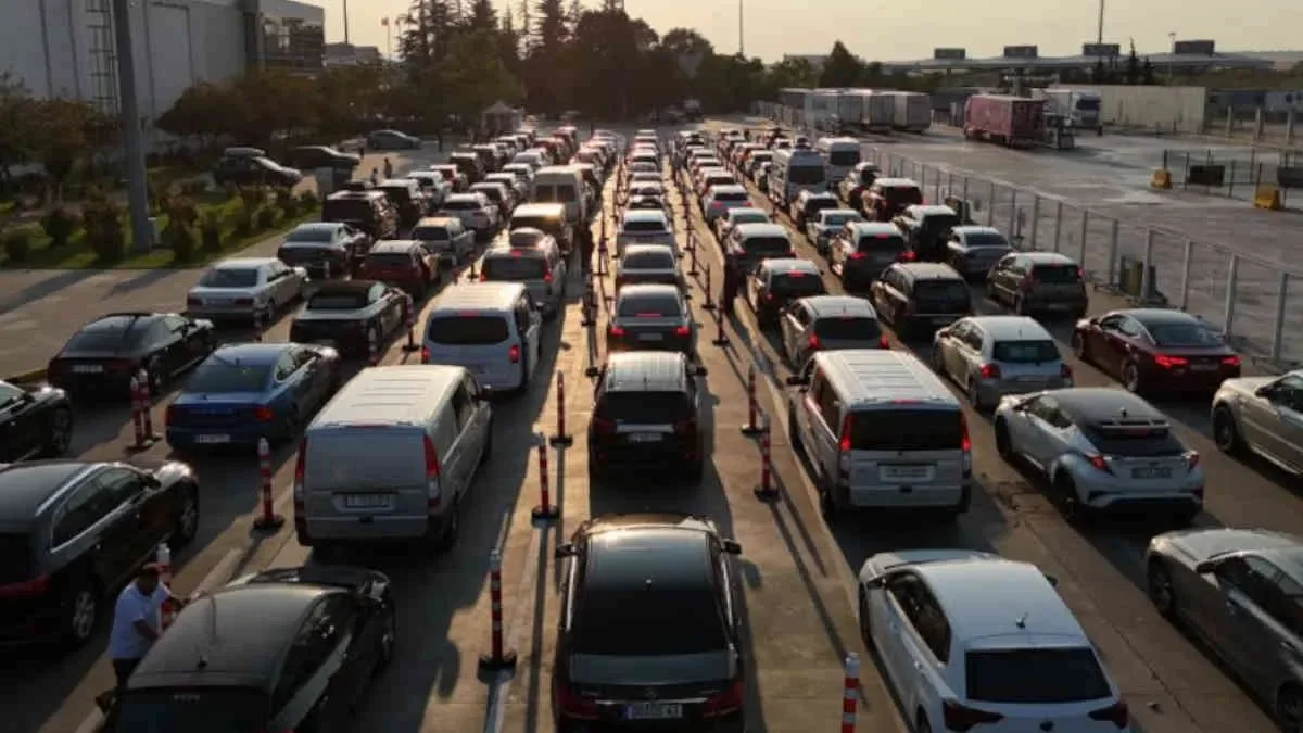 Gurbetçiler dönüş yolunda: Ayrılık ve ceza hüznü bir arada
