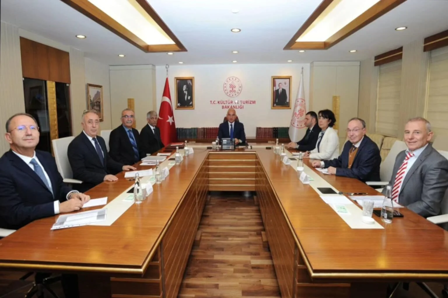 Turizm mezunları, Turizm Meslek Yasası için Bakan Ersoy ile görüştü