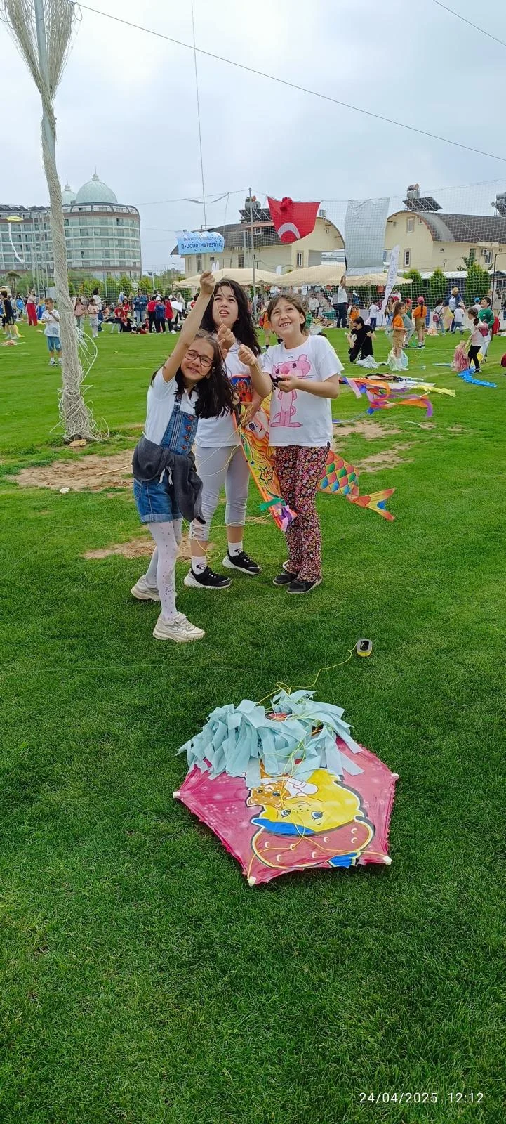 Emir Hotels, Uçurtma Festivali'nde 2 bin öğrenci ağırladı