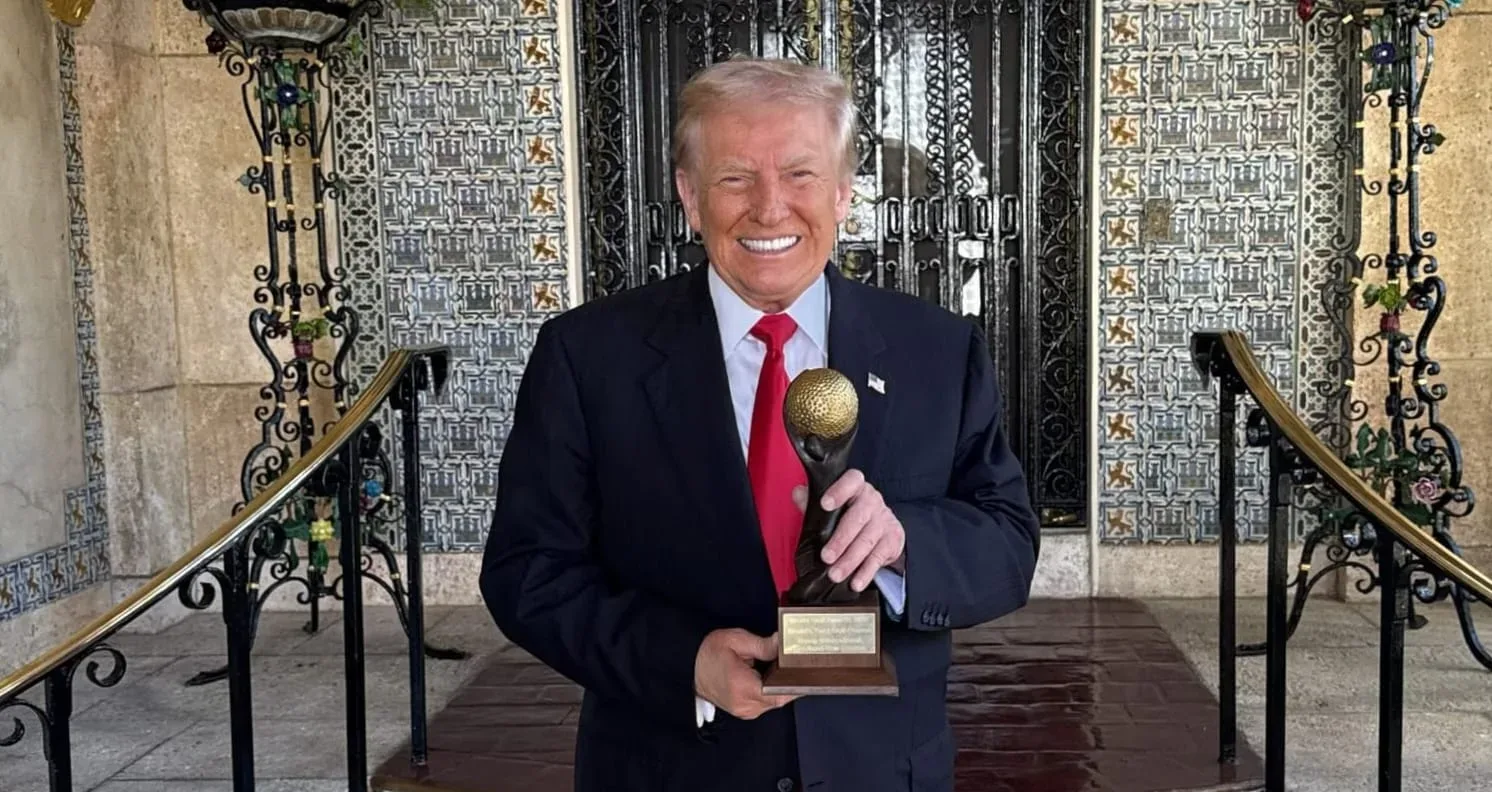 ABD Başkanı Donald Trump'ın sahibi olduğu golf sahasına "Golf Turizmine En İyi Katkı Ödülü" ödülü