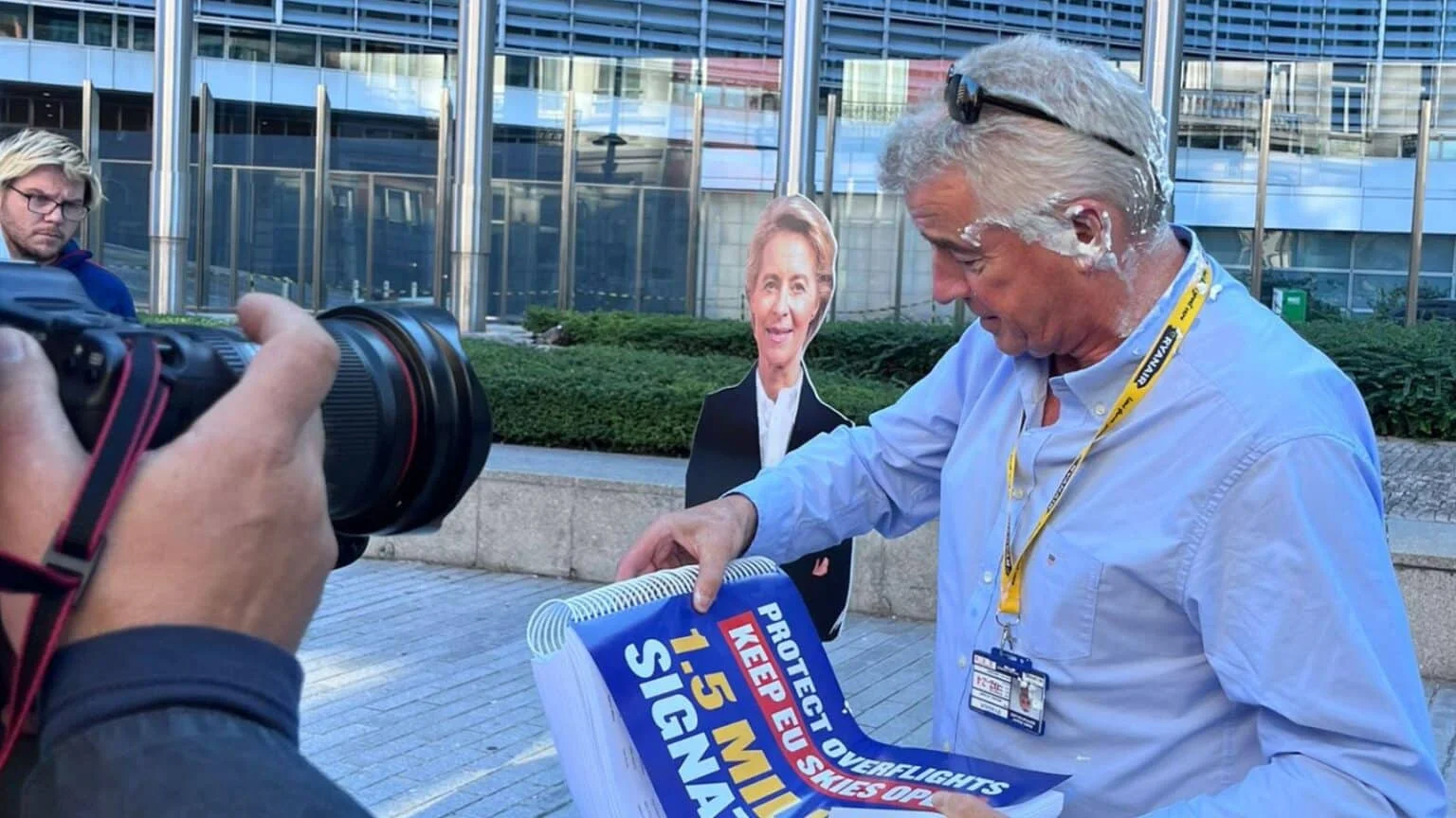 Ryanair’in CEO’su Michael O’Leary’e pastalı saldırı