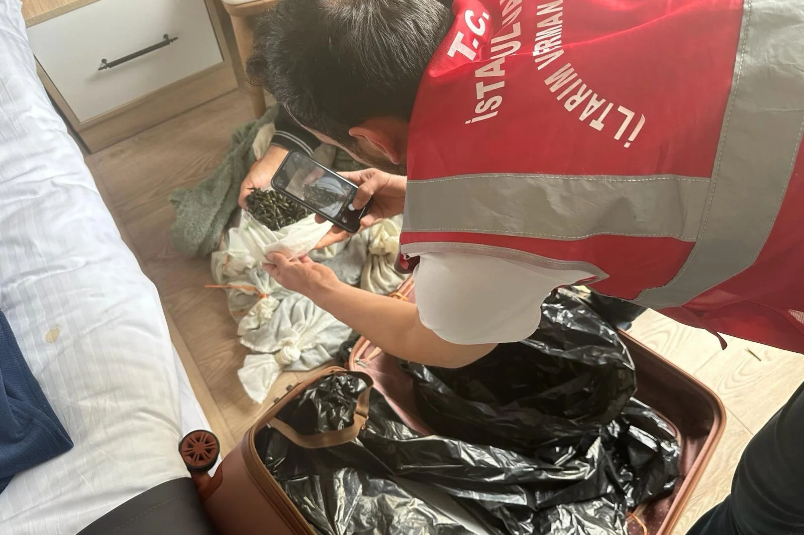 Otele yapılan operasyonda 100 bin adet tıbbi sülük ele geçirildi