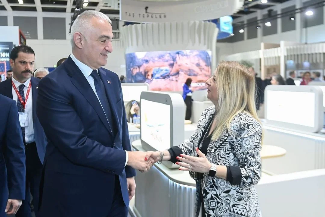 Turizm Bakanı Ersoy ITB Berlin’de turizmcilerin yalnız bırakmadı
