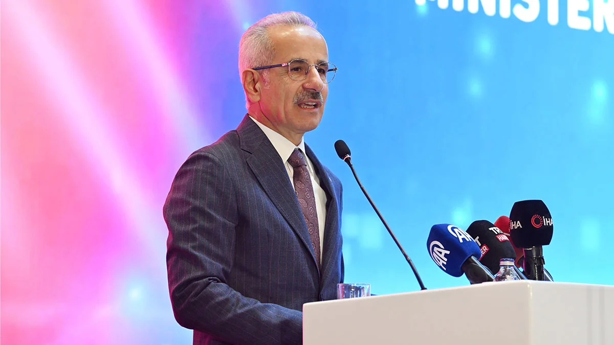 Bakan Uraloğlu: “Yolcu sayımız 2025’in sonunda 250 milyonun üstüne çıkacak”