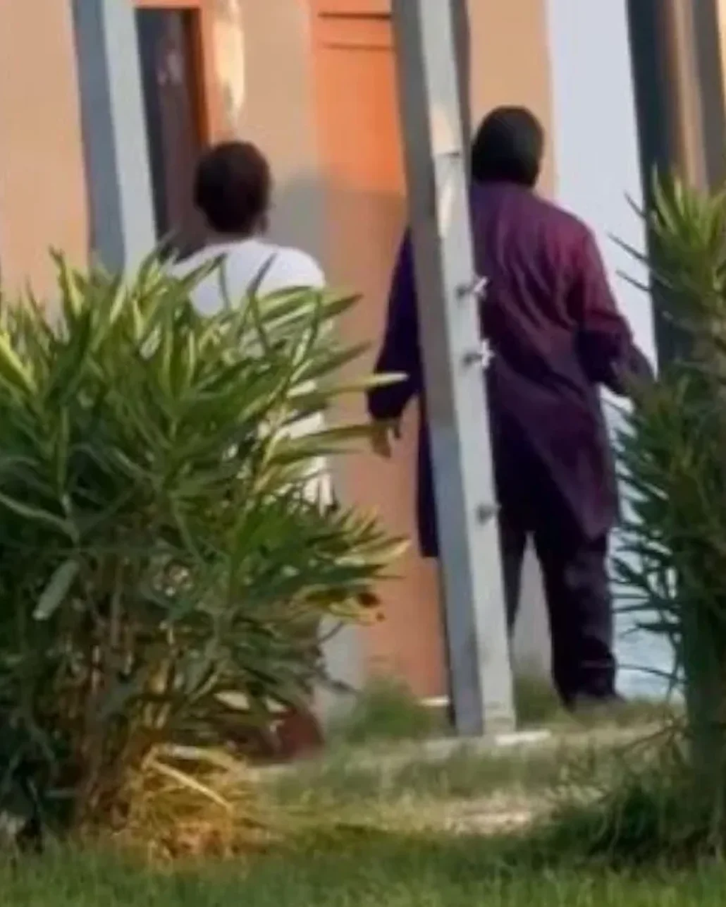 Savcılık, Antalya'da plajda tesettürlü kadınları görüntüleyip hakaret eden şahıslar hakkında soruşturma başlattı