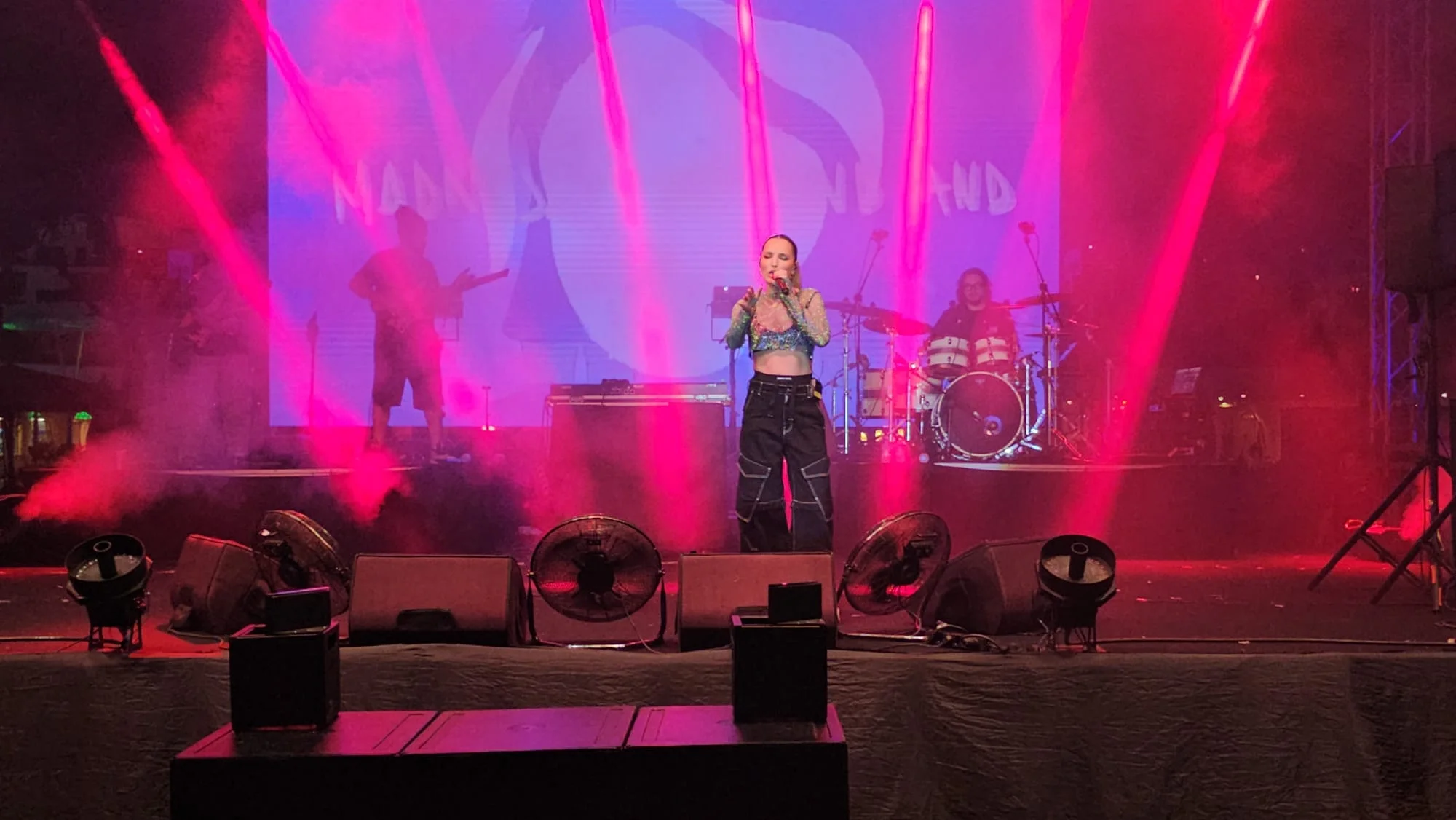 Dünyaca ünlü şarkıcıdan, Cornelia Diamond’da coşku dolu bir gece