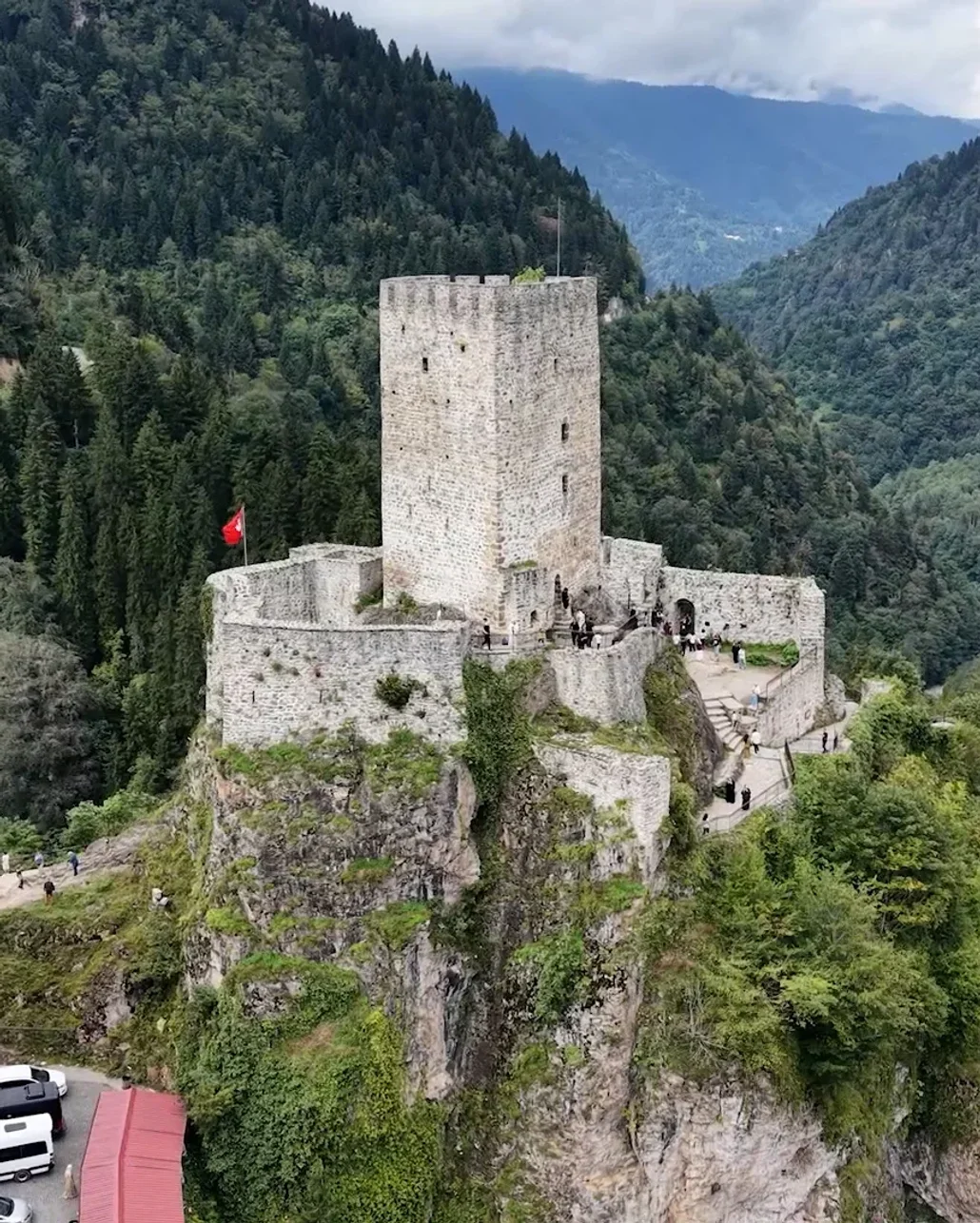 Karadeniz’in zirveleri, yeni evlilerin balayı destinasyonu oldu
