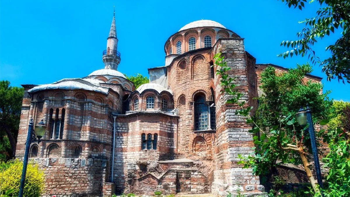 İbadete açılan Kariye Camii'ne yerli ve yabancı turistler akın etti
