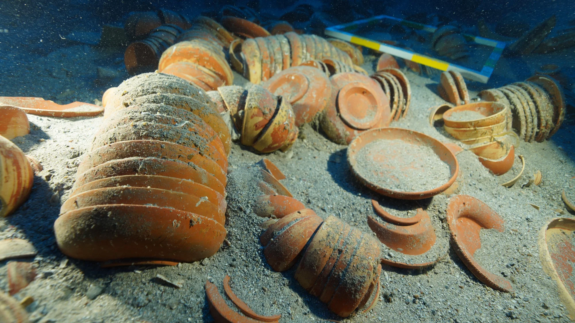 Antalya’daki gemi batığında 2.100 yıllık sofra takımı çıktı