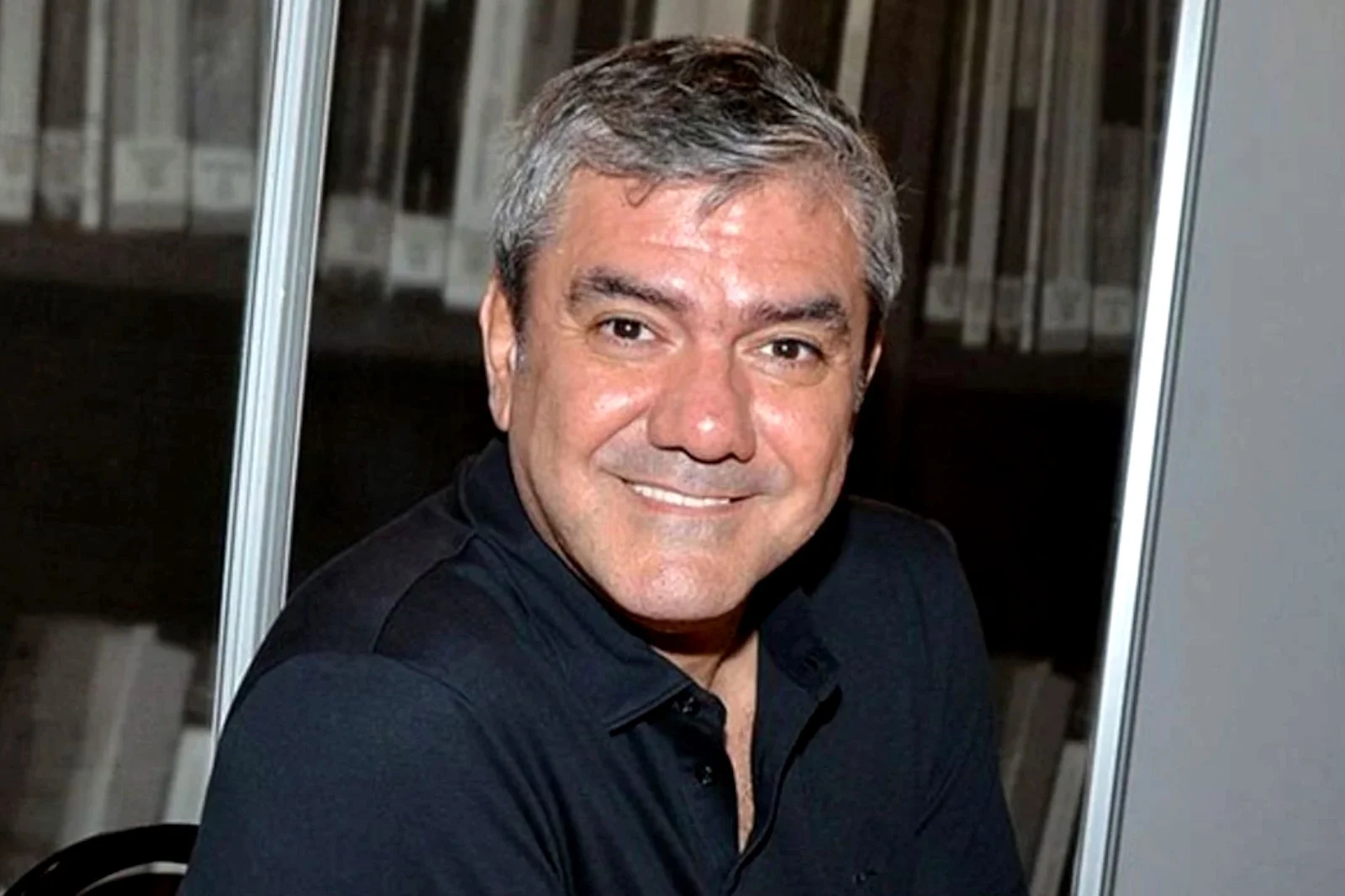 Yılmaz Özdil: “İngiliz emekli öğretmen Türkiye’de tatil yapıyor, bizim öğretmenimiz garson olarak ona hizmet veriyor”
