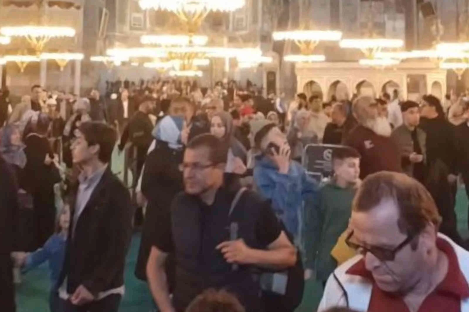 Yerli ve yabancı turistler depreme Ayasofya'da yakalandı