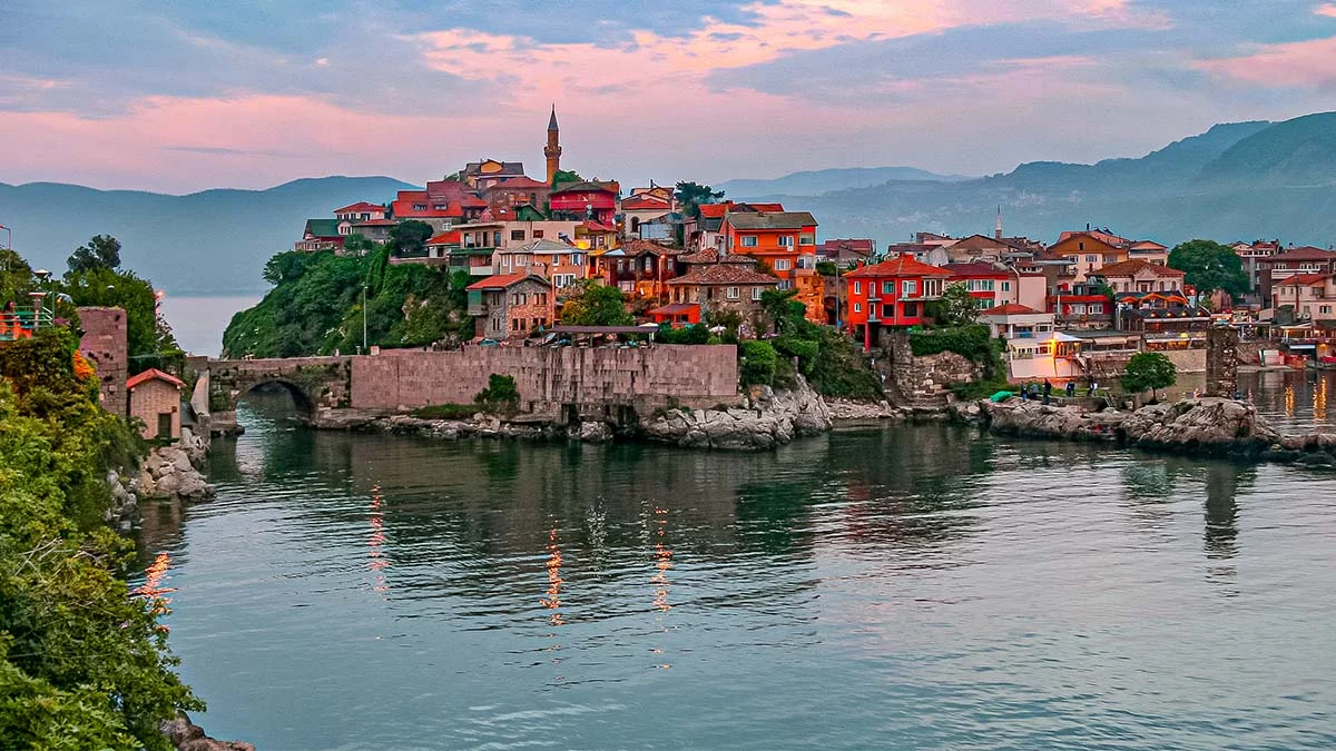Ünlü destinasyon nüfusunun 100 katı turist ağırladı