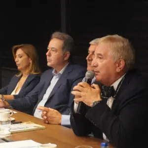 İzmirli turizmciler ilk hedefi 5 milyon turist olarak belirledi