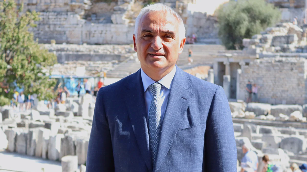 Bakan Ersoy, Antalya'da otelcilerle buluşacak