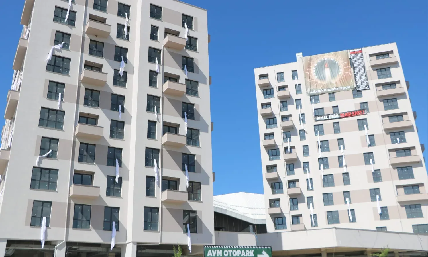 Grand Kartal Otel'deki yangında eşi ve kızını kaybeden iş insanı yürekleri dağladı: 78 çarşaf astı