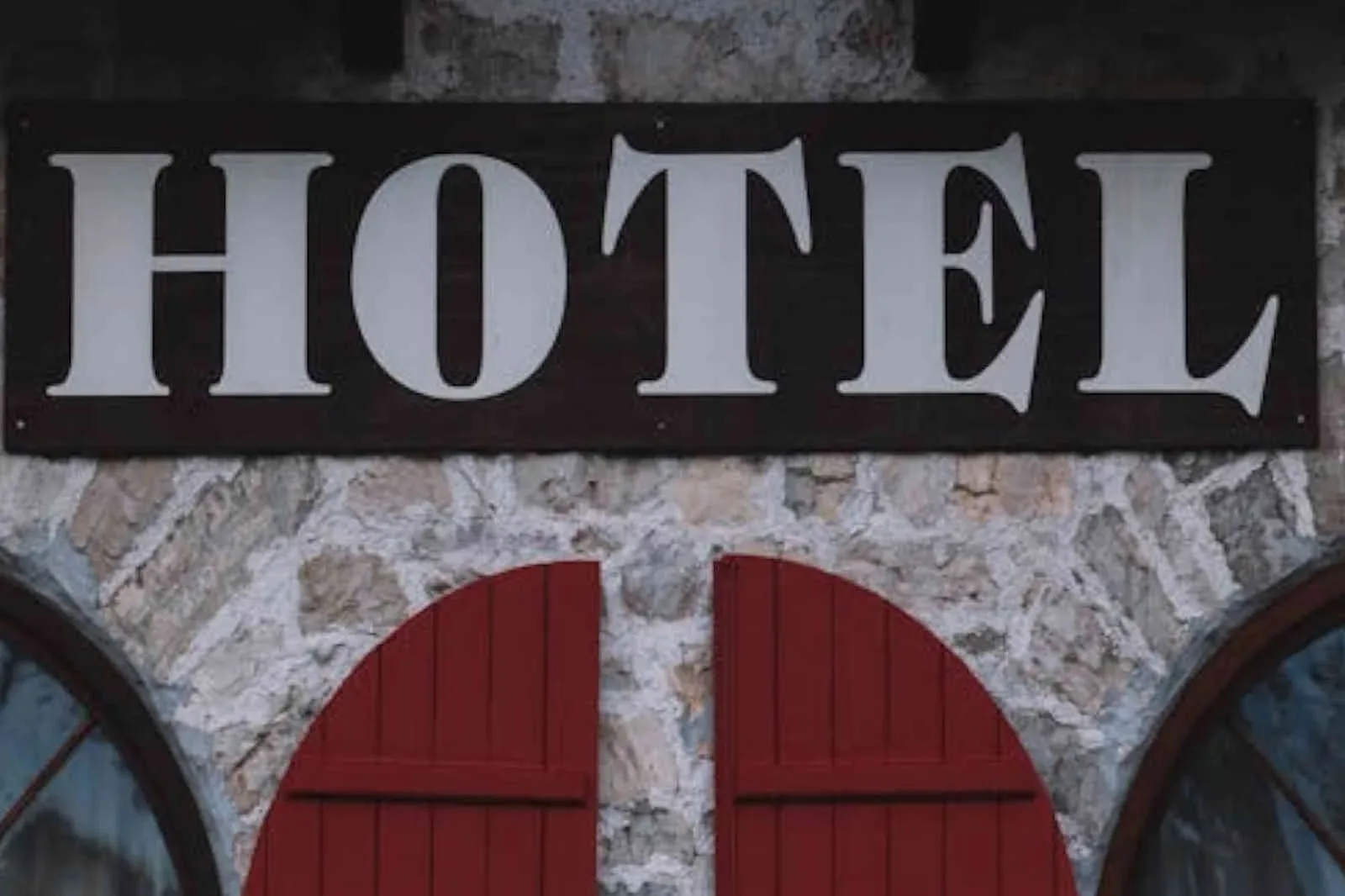 İlk maçta fark yediler rakip takıma konaklayacakları otel vermediler