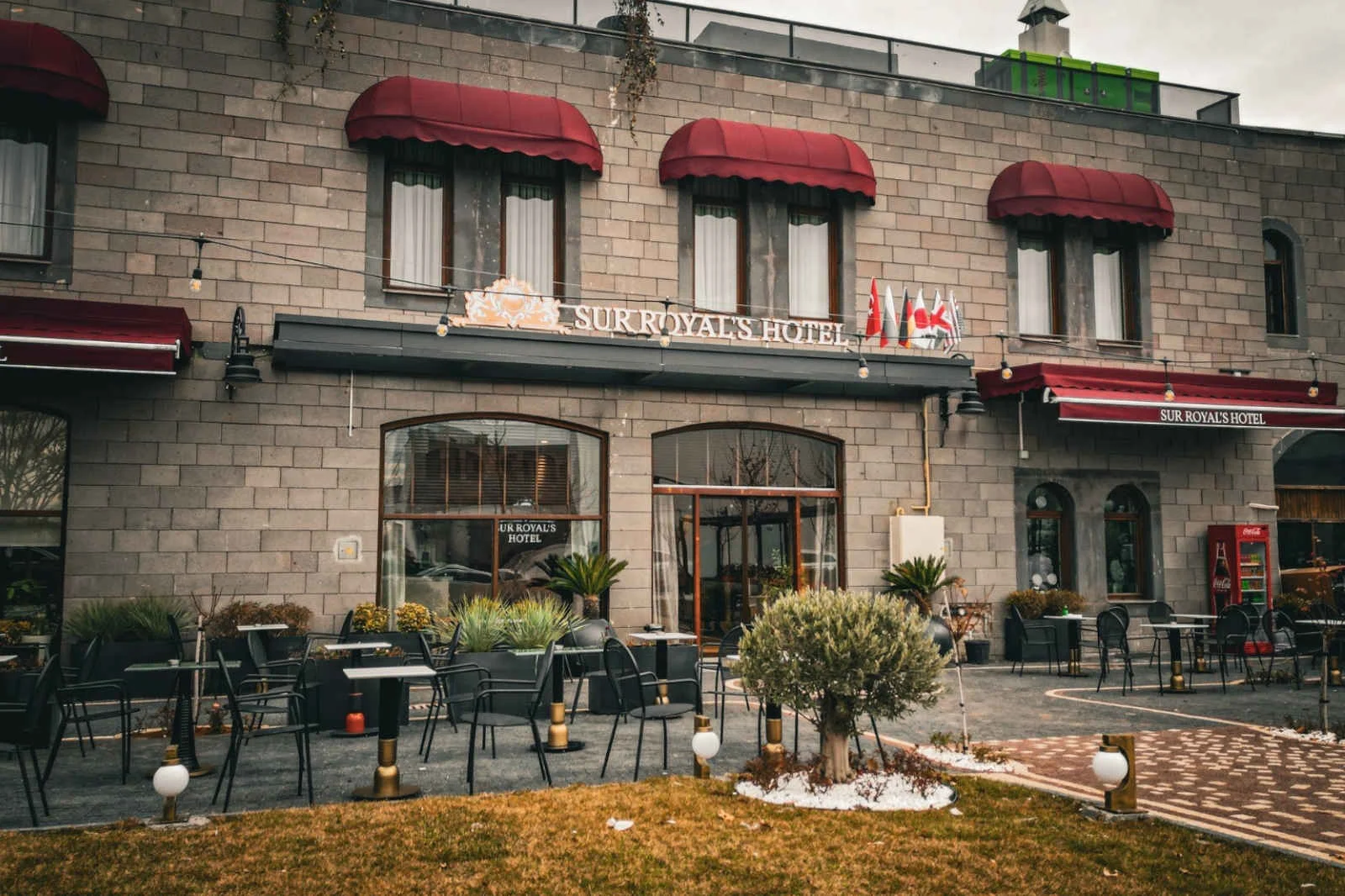 Çocukluğundan bu yana hayalini kurduğu oteli açtı