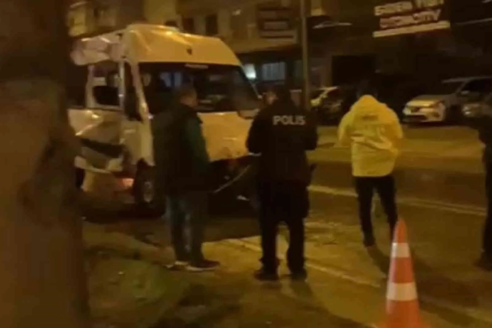 Antalya'da tur minibüsü kazası: 2 turist yaralandı