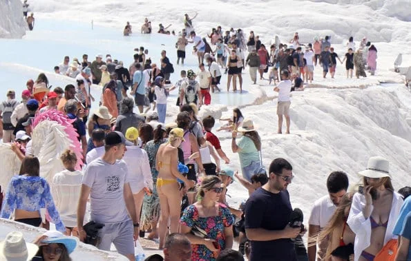 Pamukkale’nin ziyaretçi sayısı her geçen gün artıyor