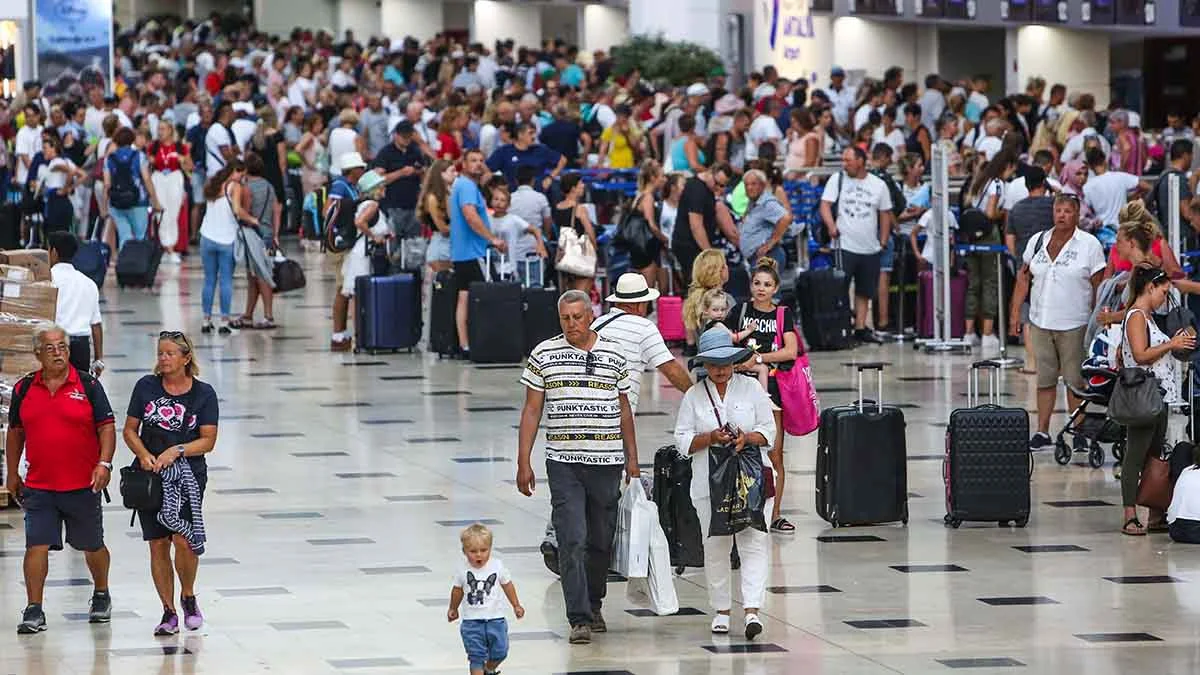Antalya, yıl sonunda 17 milyon turist sayısını aşacak