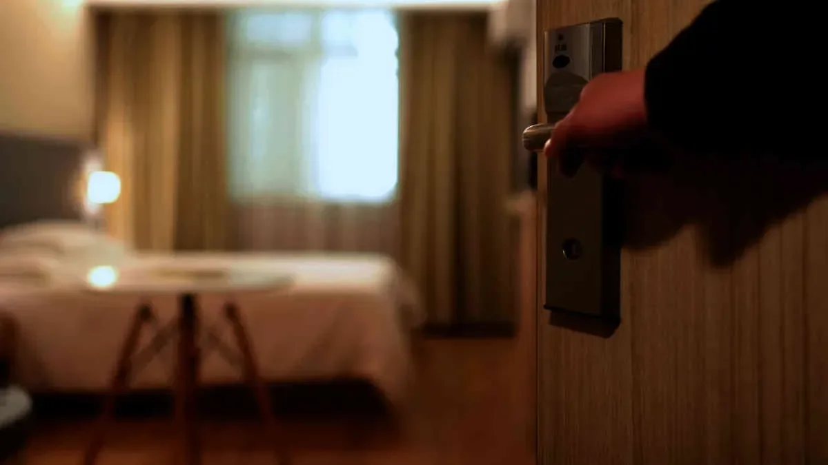 Hollandalı iki kardeş otel odasında ölü bulundu