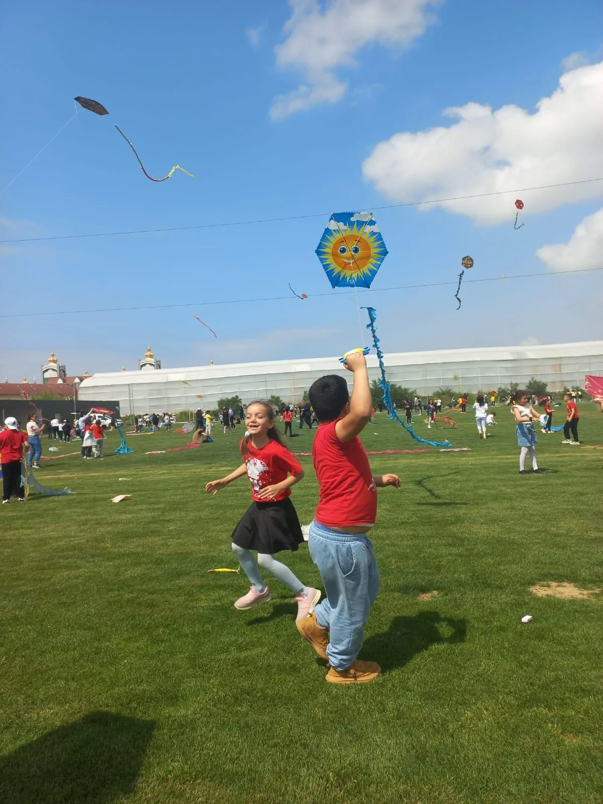 Emir Hotels, Uçurtma Festivali'nde 2 bin öğrenci ağırladı